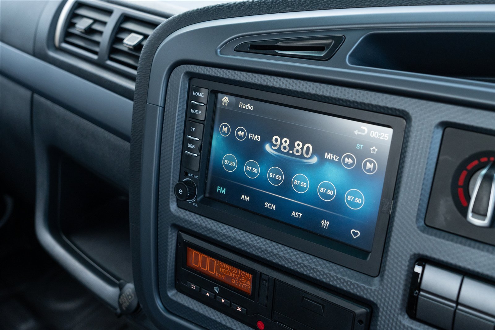 Foton Auman D infotainment and controls