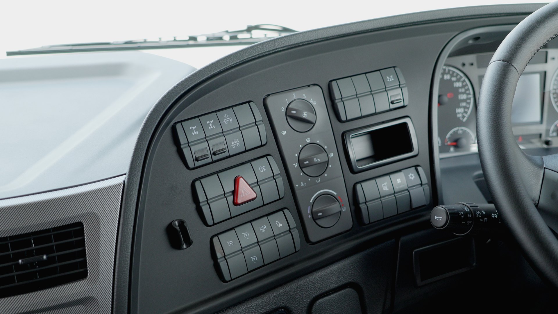 Foton Auman R dashboard controls