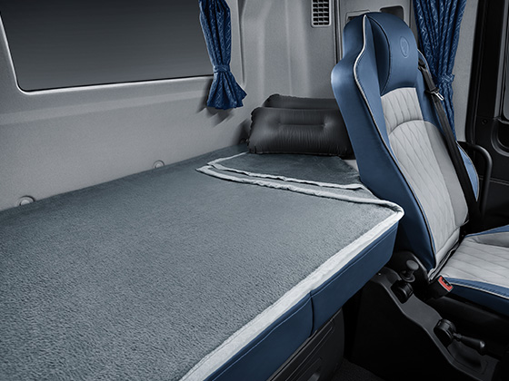 Auman 460HP AMT 6*4 sleeper area