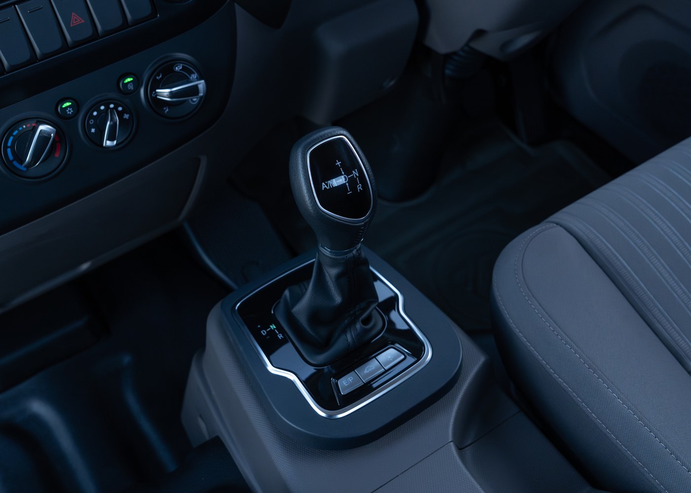 Foton Aumark centre console view