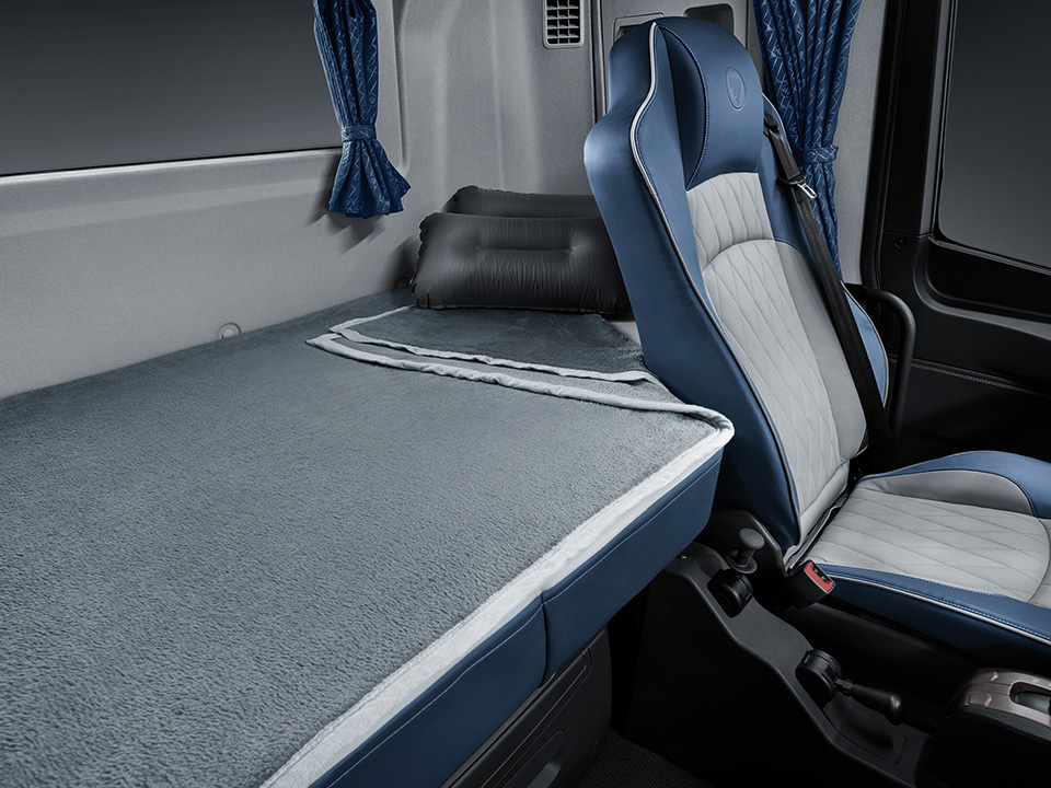 Foton Auman R sleeper berth view