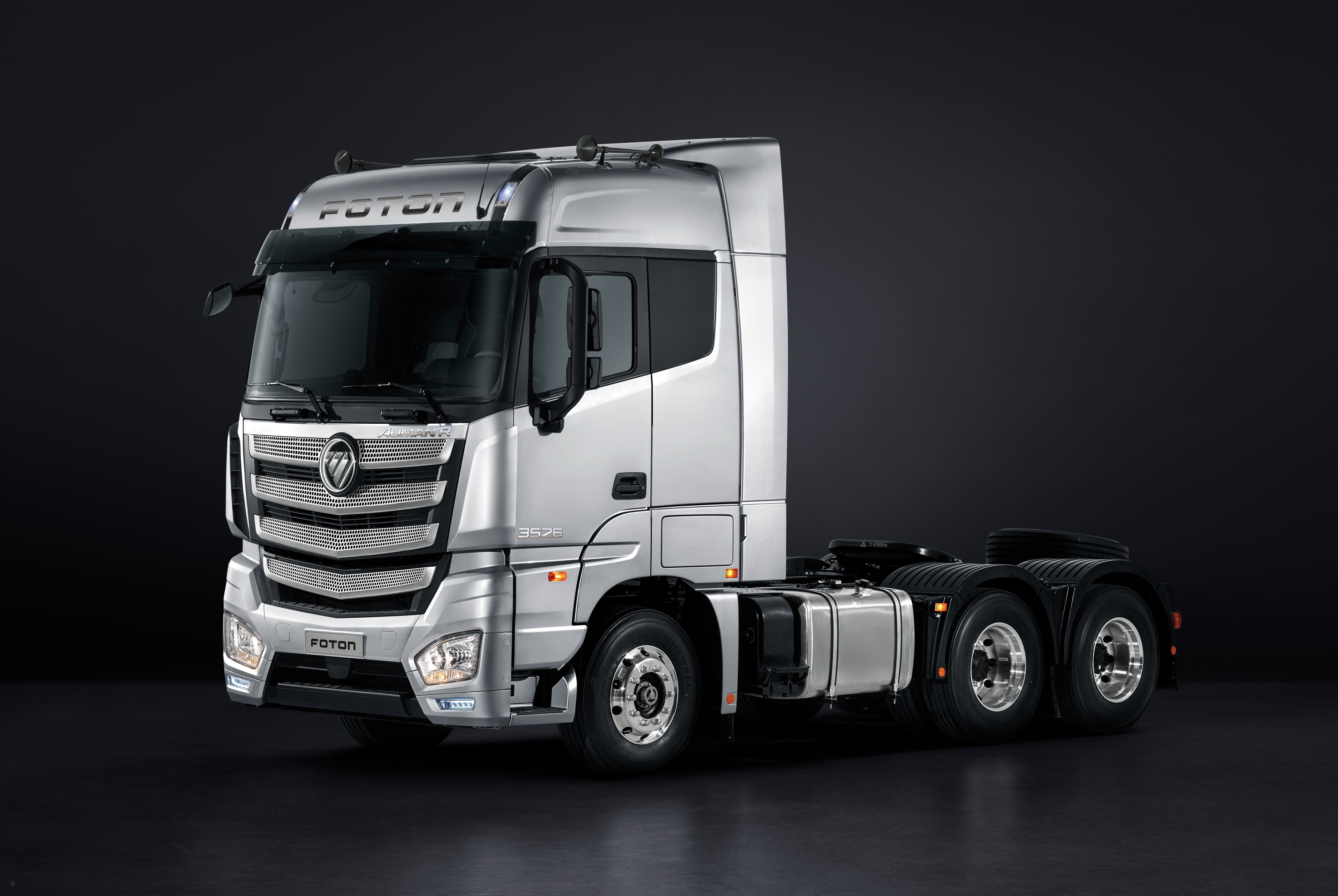 Foton Auman R three-quarter view